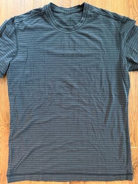 Men's Lululemon Striped Crew Neck T-Shirt - medium